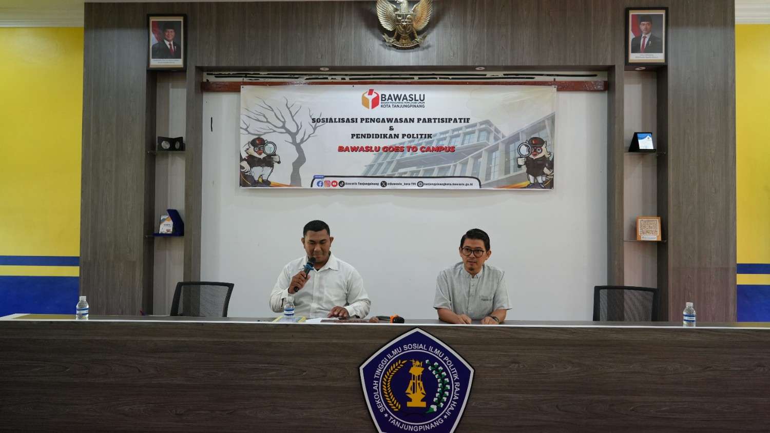 Ketua Bawaslu Kota Tanjungpinang menjadi pemateri dalam kegiatan sosialisasi dan pendidikan politik di kampus Stisipol Raja Haji