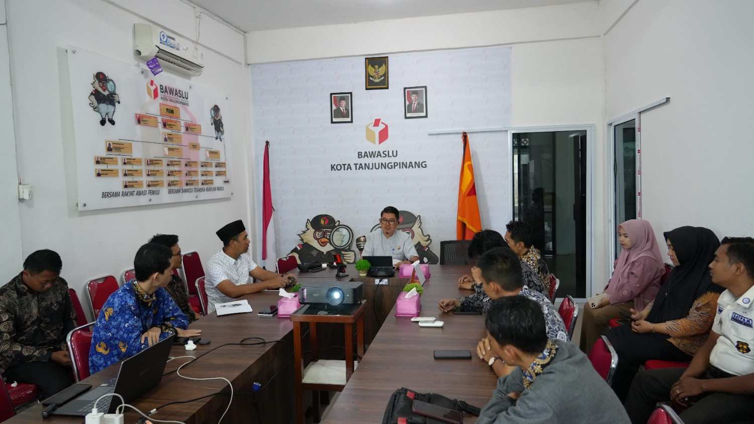 Kegiatan di Bulan Suci Ramadhan bersama Jajaran Sekretariat Bawaslu Kota Tanjungpinang