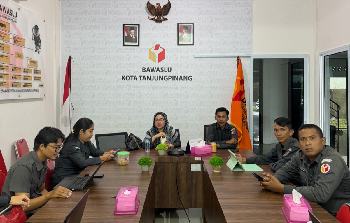 Bawaslu Kota Tanjungpinang mengikuti kegiatan Zoom Bawaslu Provinsi Kepri