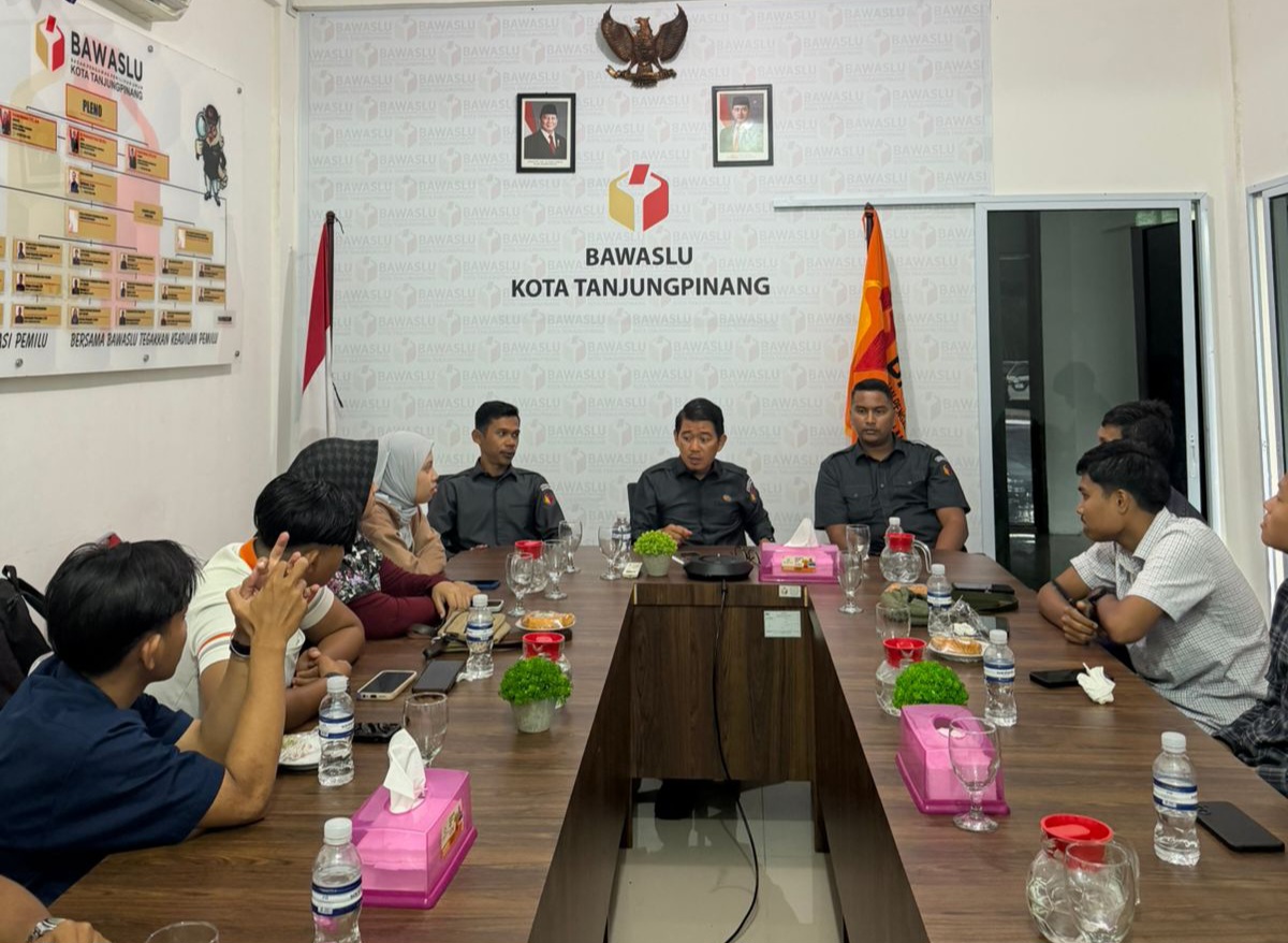 Bawaslu Kota Tanjungpinang melaksanakan diskusi bersama Pengurus Himpunan Mahasiswa Islam (HMI) Cabang Tanjungpinang-Bintan