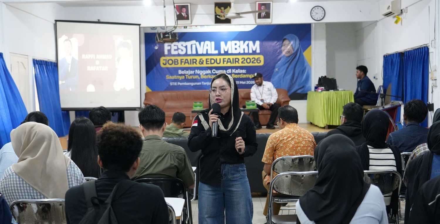 Anggiota Bawaslu Kota Tanjungpinang ibu Rapida Nuriana, S.Pd.,MM sebagai Narasumber