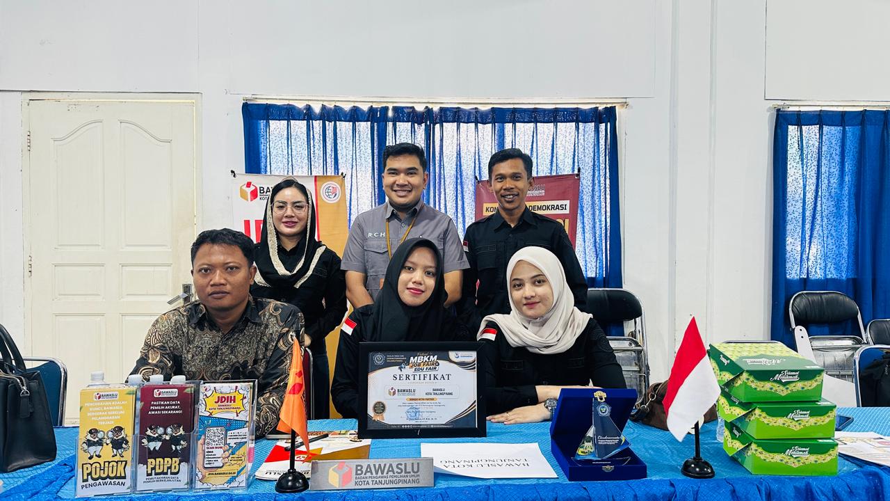 bawaslu kota tanjungpinang melaksanakan booth edukasi