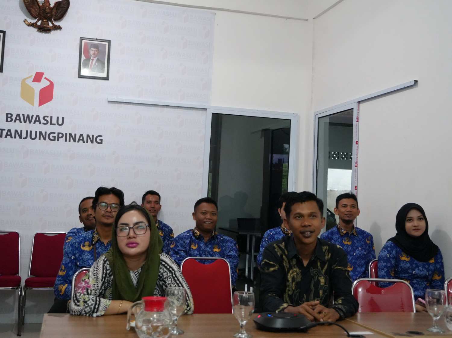 Anggota Bawaslu Kota Tanjungpinang mengikuti kegiatan Zoom Meeting yang diselenggarakan oleh Bawaslu Provinsi Kepri