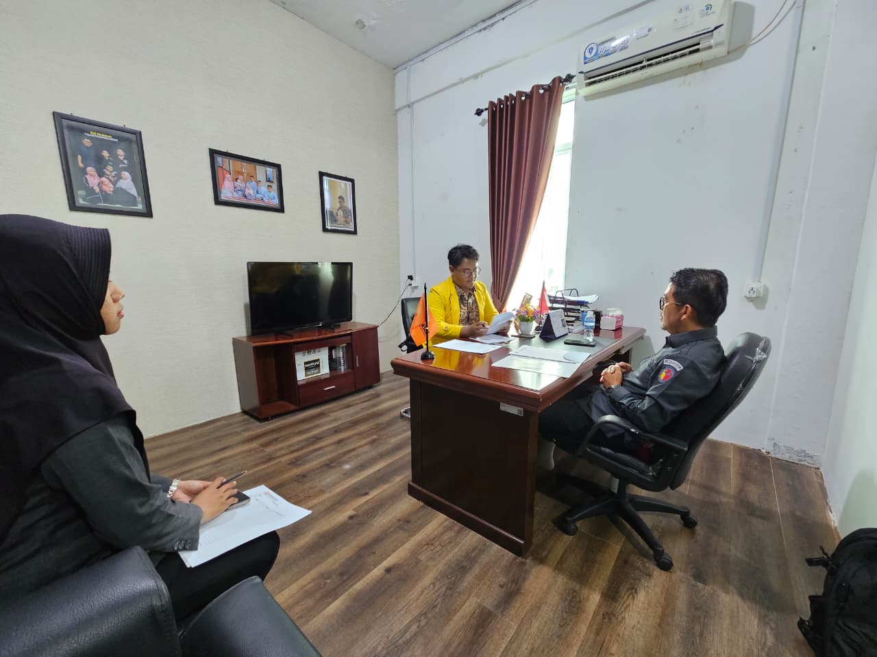 Ketua Bawaslu Kota Tanjungpinang menerima kunjungan akademik dari Mahasiswa Program Studi Administrasi Publik Sekolah Tinggi Ilmu Sosial dan Ilmu Politik (STISIPOL) Raja Haji Tanjungpinang