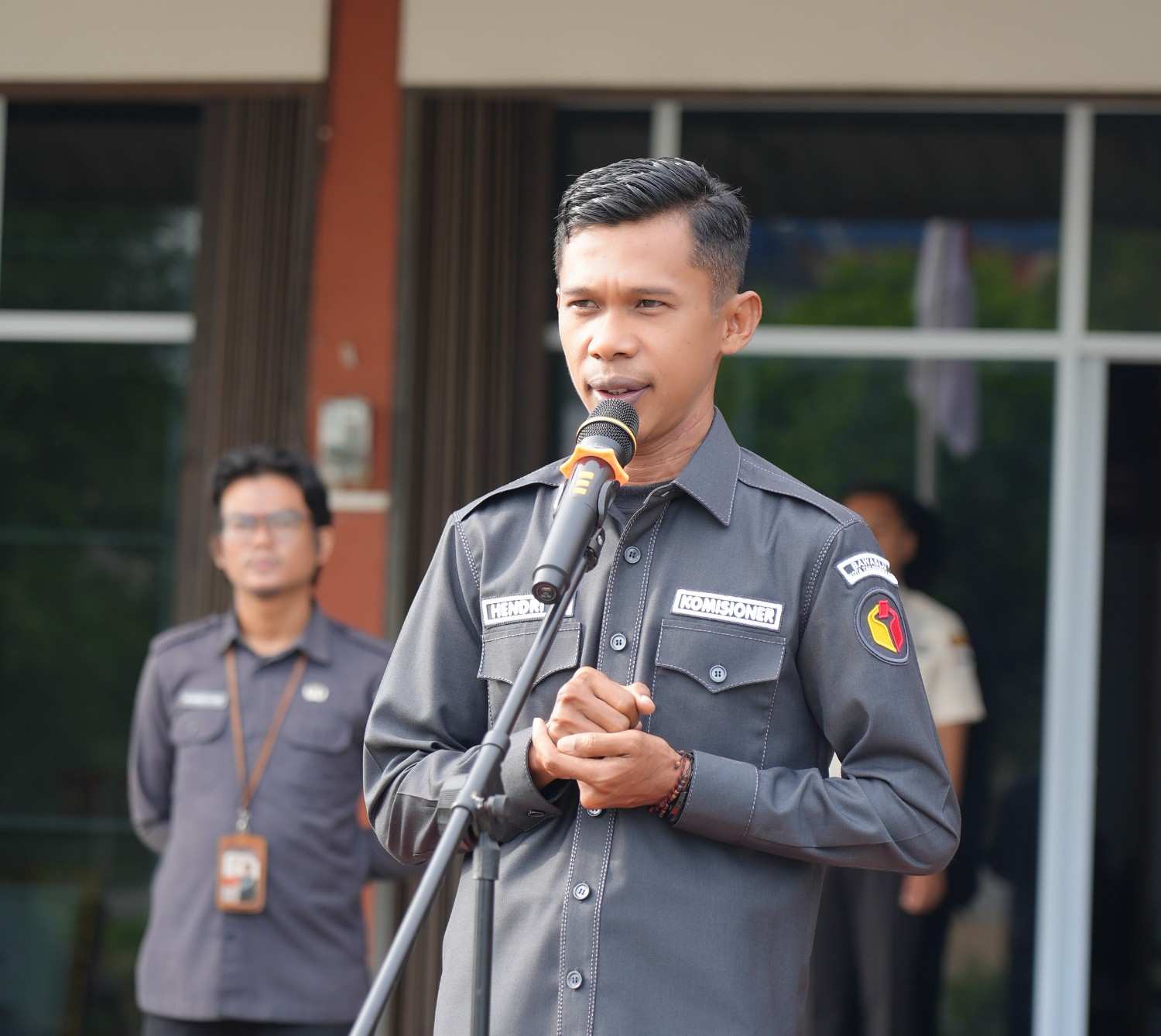 Pembina Apel Pagi Hendri Safutra, S.Pd.I.,MM