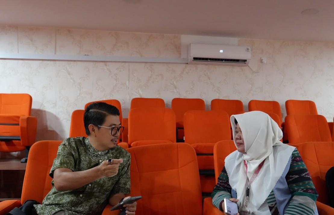 Ketua Bawaslu Kota Tanjungpinang melaksanakan Diskusi Konsolidasi Demokrasi bersama akademisi Universitas Maritim Raja Ali Haji (UMRAH) dengan mengangkat isu Pemilihan Umum Langsung dan Tidak Langsung