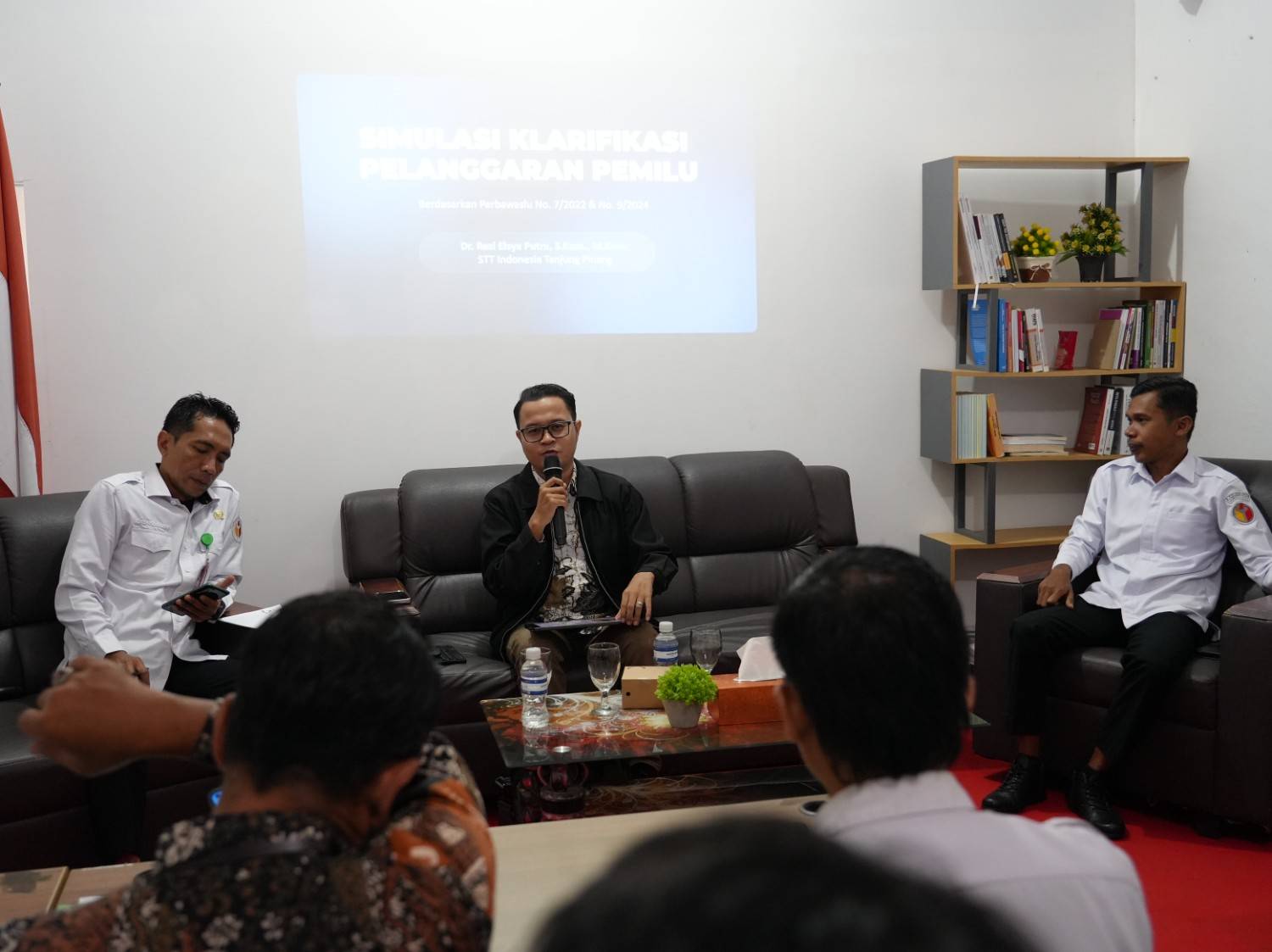 kegiatan kapasitas jajaran dalam menangani laporan dan temuan dugaan pelanggaran Pemilu melalui kegiatan Koordinasi Penanganan Pelanggaran dengan tema “Simulasi Klarifikasi terhadap Laporan/Temuan Dugaan Pelanggaran Pemilu”