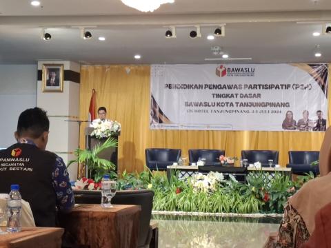Ketua Bawaslu Kota Tanjungpinang membuka kegiatan Pendidikan Pengawas Partisipatif Tingkat Dasar di Kota Tanjungpinang
