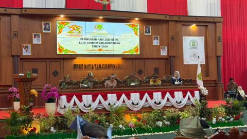 Hadiri paripurna