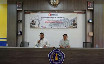 Ketua Bawaslu Kota Tanjungpinang menjadi pemateri dalam kegiatan sosialisasi dan pendidikan politik di kampus Stisipol Raja Haji