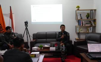 Said Dahlani, S.Sos staf Bawaslu Provinsi Kepri sebagai Narasumber kegiatan kehumasan di Bawaslu Kota Tanjungpinang