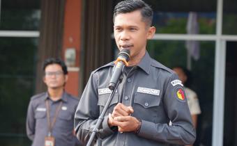 Pembina Apel Pagi Hendri Safutra, S.Pd.I.,MM