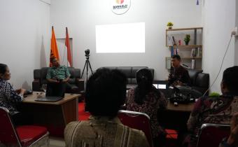 Kegiatan BERBASA-BASI sesi 10 Pematrei Marlis, S.Pd.I dan Moderator M. Nurfajri